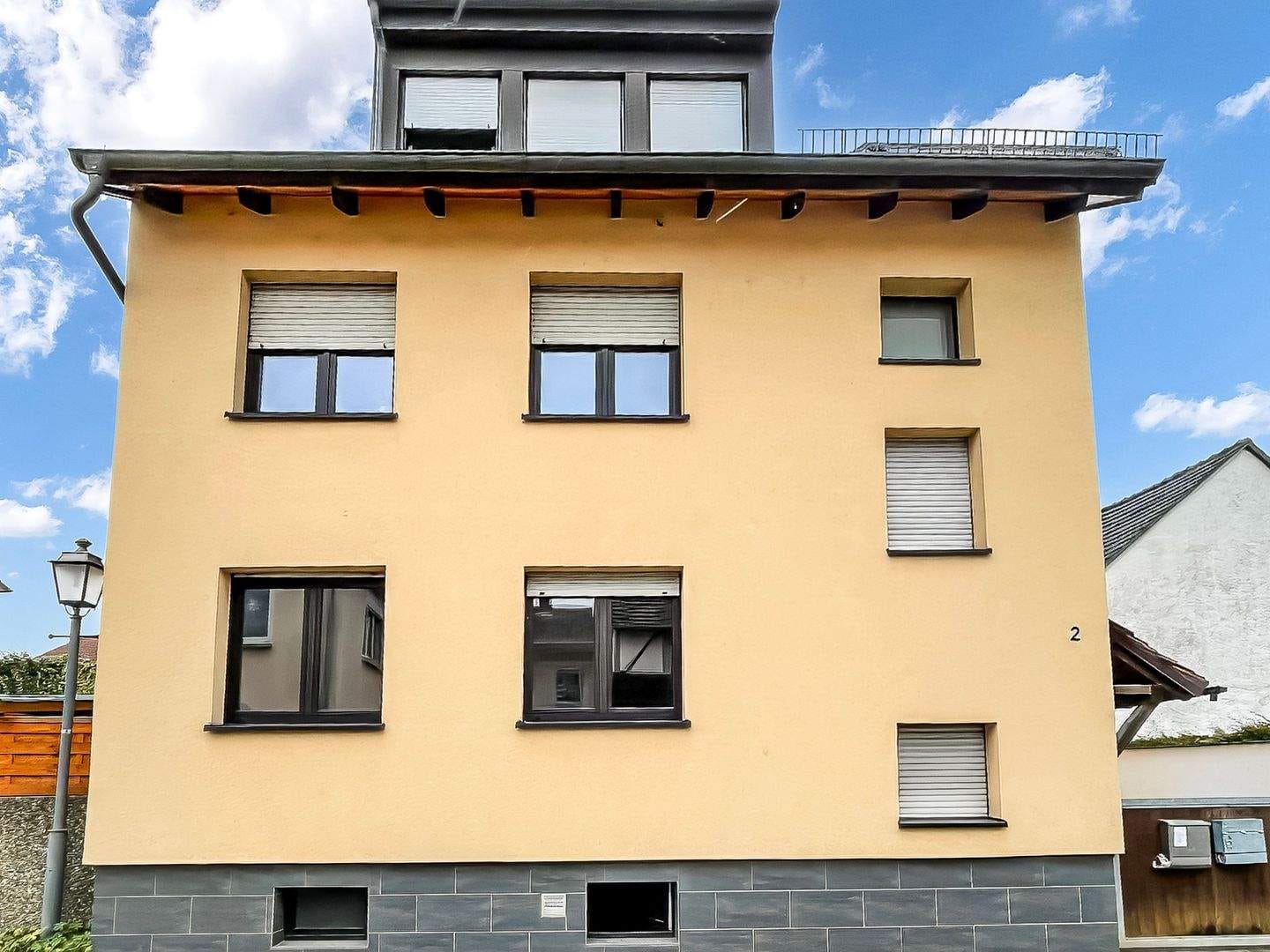 Immobilie in Wonfurt - Freistehendes Zweifamilienhaus in Wonfurt bei Haßfurt saniert vermietet - Kapitalanlage - Bild 1