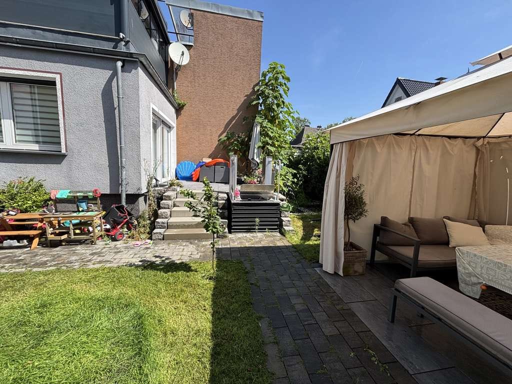 Immobilie in Ahlen - Wohnen mit Freiraum: Modernes Zweifamilienhaus mit besonderem Wohnkomfort im Ahlener Westen! - Bild 1