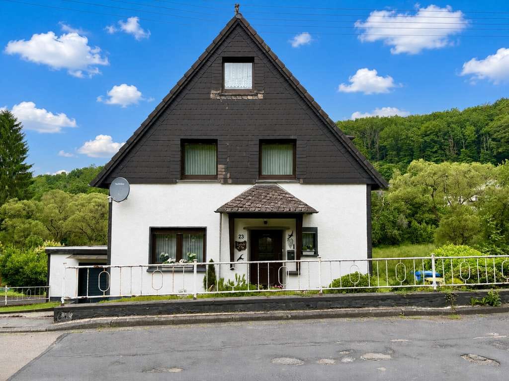 Immobilie in Kirchen (Sieg) - **Gepflegtes Einfamilienhaus mit Weitblick in schöner Lage von Kirchen / Herkersdorf** - Bild 2