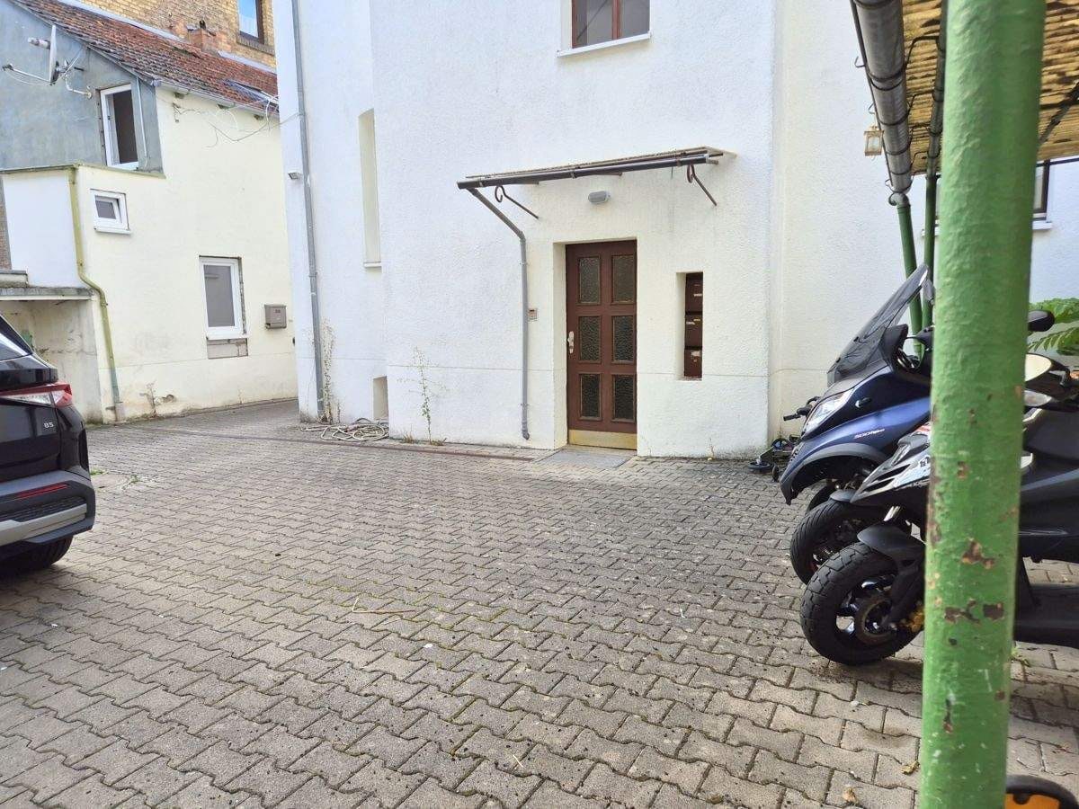 Immobilie in Wiesbaden - FÜR INVESTOREN! 2 Häuser mit 7 Einheiten in zentraler Lage von Wiesbaden-Dotzheim - Bild 3
