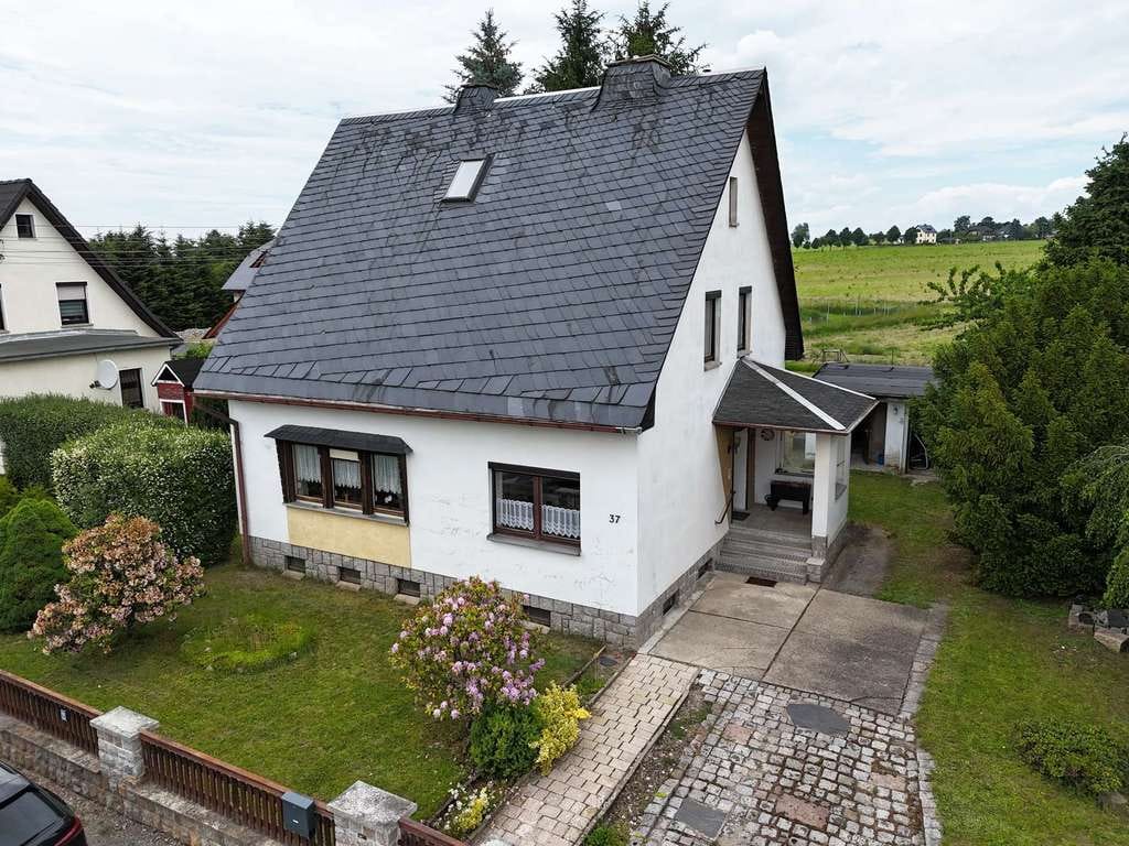 Immobilie in Rodewisch - Einfamilienhaus mit großem Garten, Feldblick & Garage in Rodewisch - Bild 0