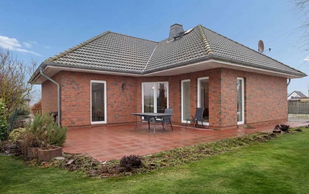 Immobilie in Kalkhorst - Ostseenah und gepflegt, Bungalow mit Kamin und Feldlage - Bild 0