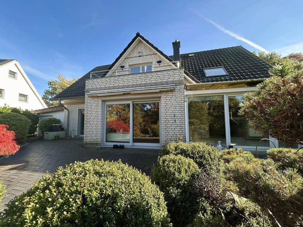 Immobilie in Mönkeberg - Zweifamilienhaus mit Gartenidylle in Spielstraßenlage - Bild 2