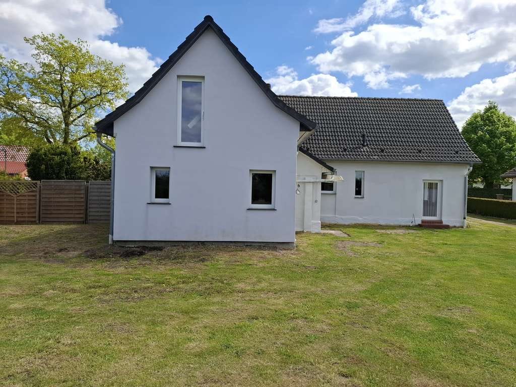Immobilie in Holthusen - Charmantes EFH in Holthusen,  nahe Schwerin, Wfl. 170m² mit großem Garten 2.161m² und Pool  - Bild 1