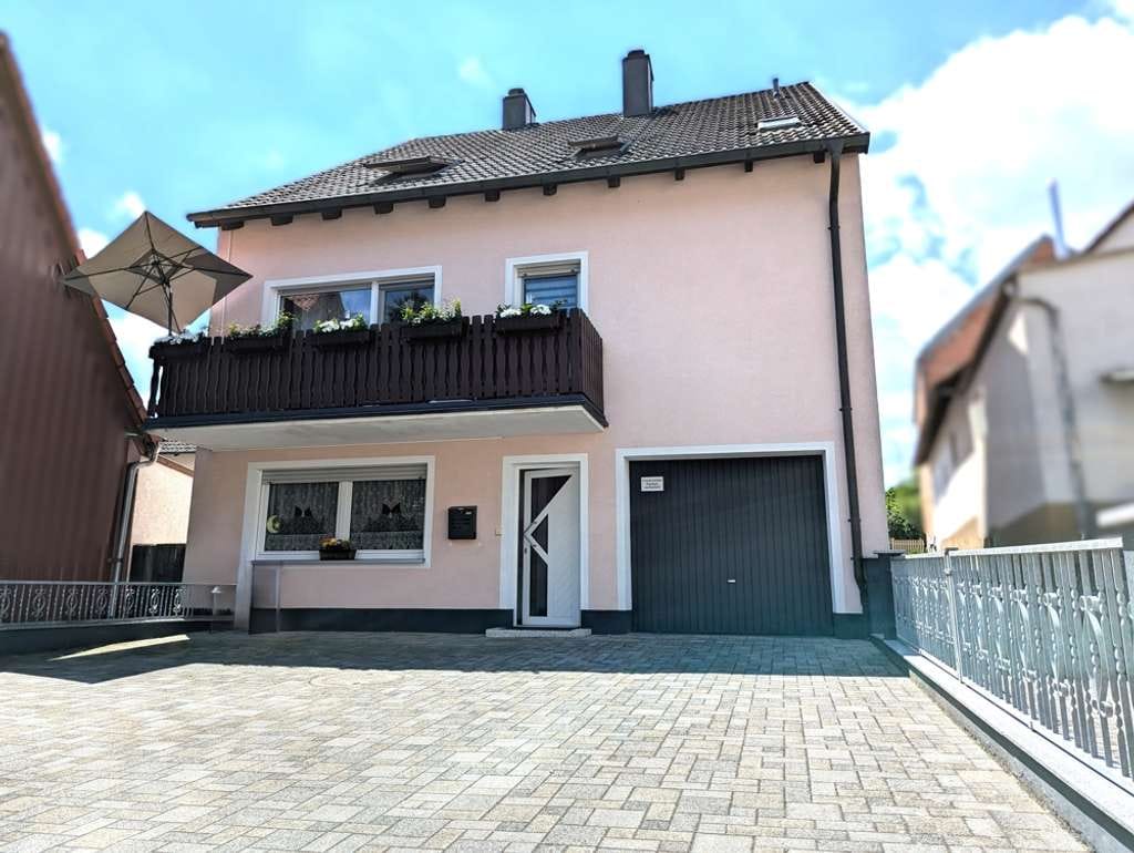 Immobilie in Buttenheim - Zweifamilienhaus mit Einliegerwohnung - Bild 0