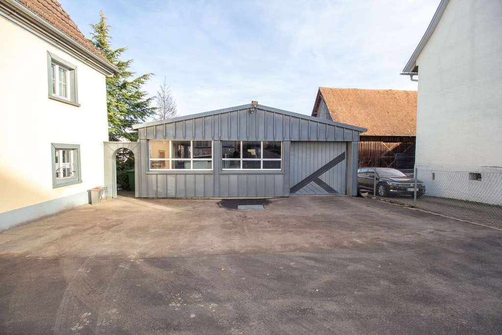 Immobilie in Ostrach - Zentrales Stadthaus mit einzigartigem Grundstück und Gewerbehalle - Bild 3