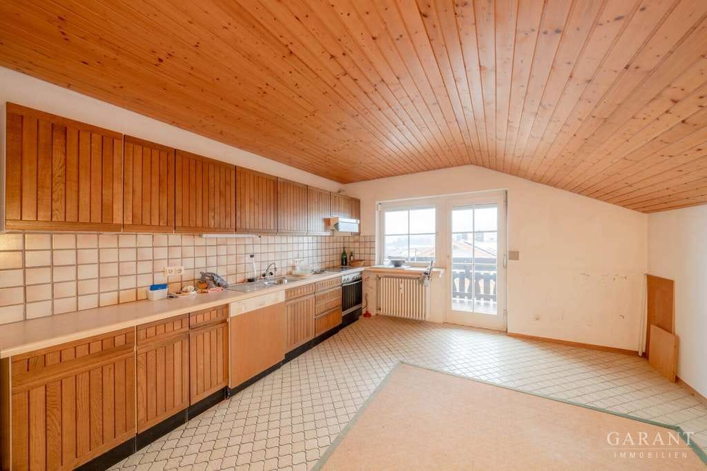 Immobilie in Wackersberg - Große 2 Zimmer-Dachgeschoss-Wohnung mit Ost- und Westbalkon in ruhiger Lage im Kreis Tölz - Bild 4