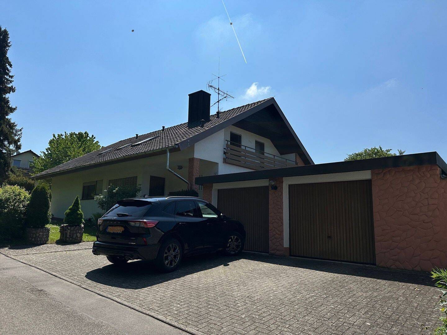 Immobilie in Kenzingen - Zweifamilienhaus mit 2 Garagen in TOP-Wohnlage - Bild 3