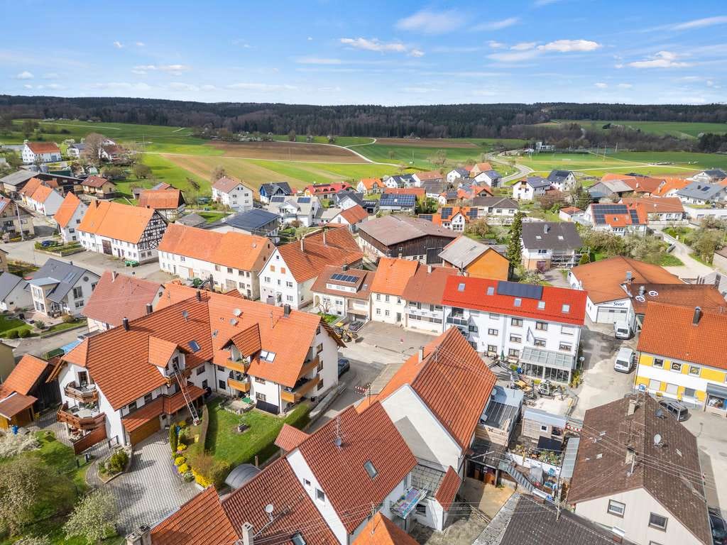 Immobilie in Winterlingen - Freistehendes Haus hochwertig saniert! Mit 9 Zimmern, 2 WE, Dachterrasse, 3 Garagen in Harthausen - Bild 3
