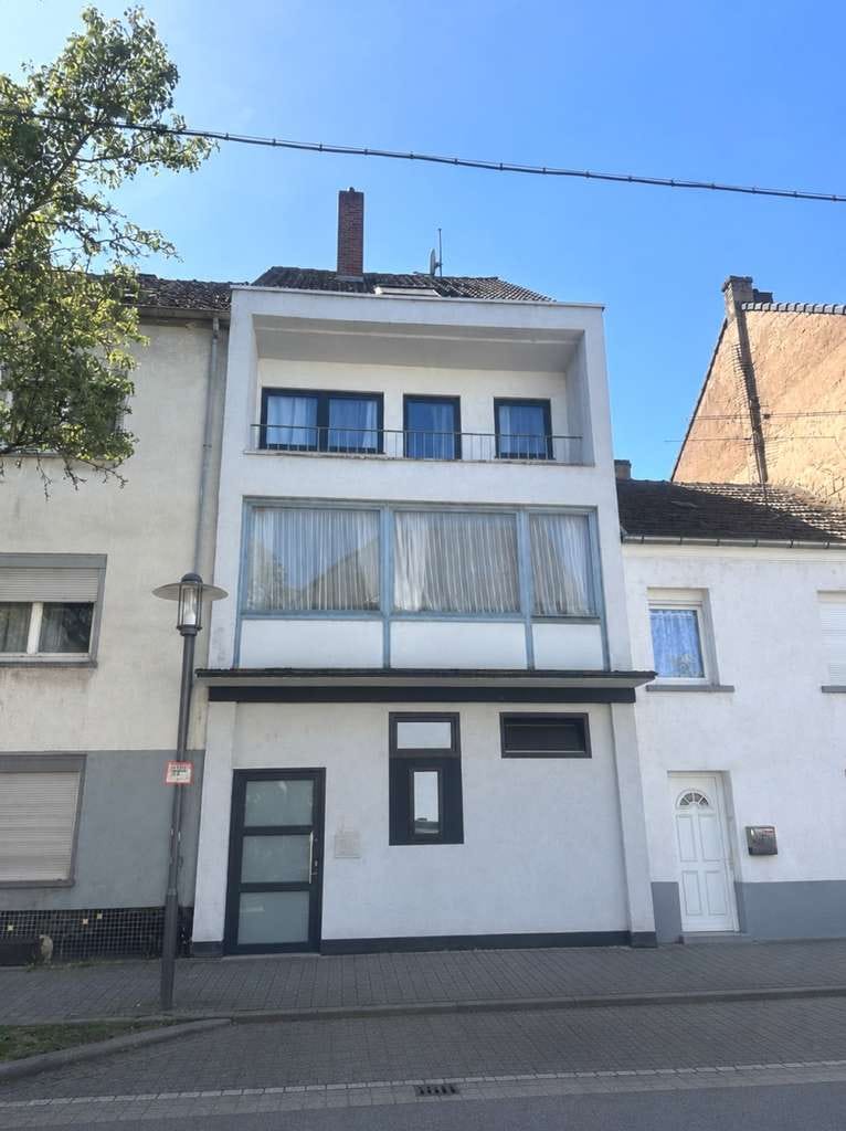Immobilie in Dillingen/Saar - Charmantes Zweifamilienhaus mit Garten und großzügigen Wohnbereichen - Bild 0