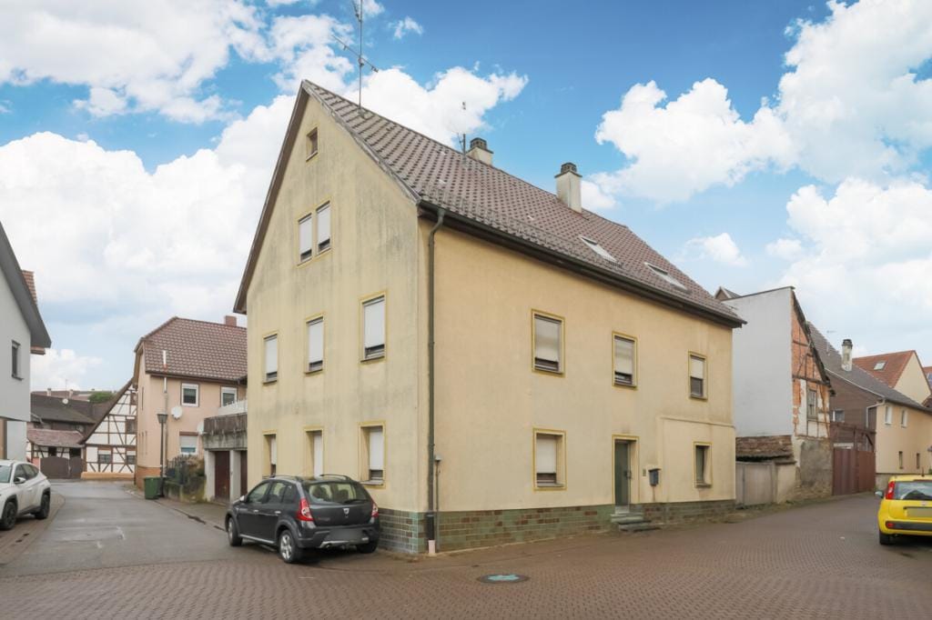 Immobilie in Königsbach-Stein - ** Kernsanierung erforderlich! Einfamilienhaus im Ortskern von Königsbach zu verkaufen** - Bild 0