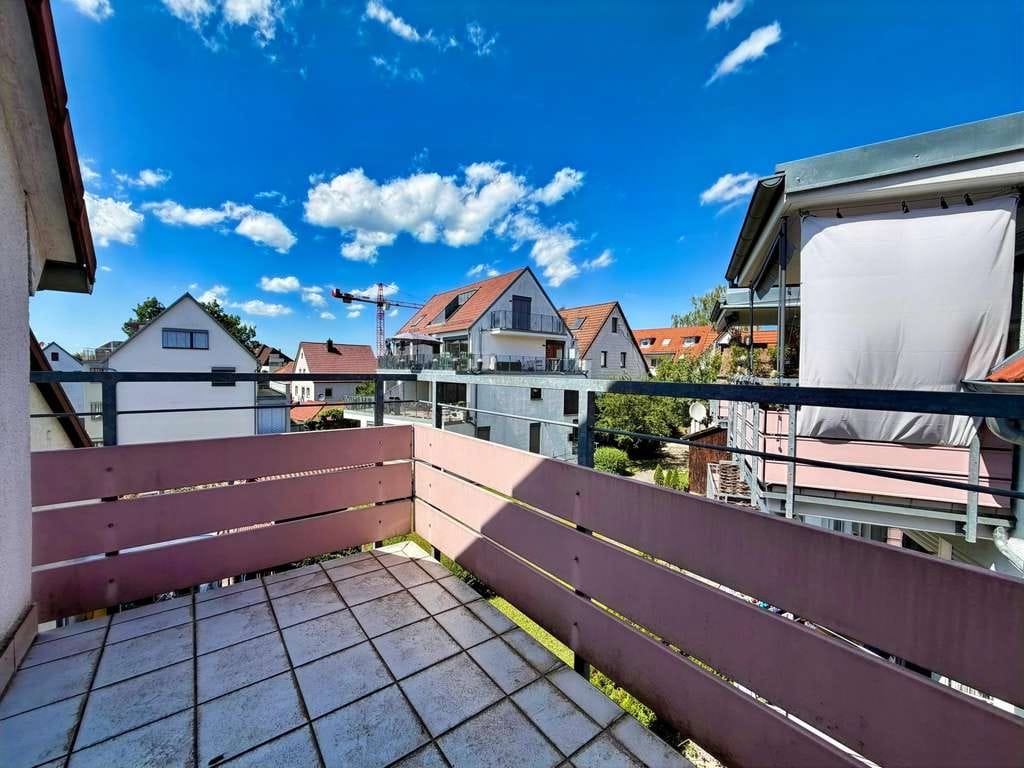 Immobilie in Metzingen - Komfortabel wohnen ab 60 - Helle Dachgeschosswohnung mit Balkon und Aufzug - Bild 4