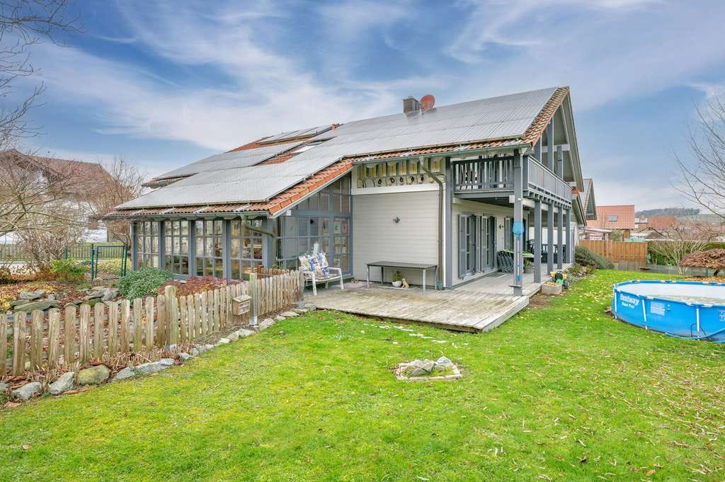 Immobilie in Haarbach - Hochwertiges Sonneitnerholzhaus - Einfamilienhaus mit Einliegerwohnung und großem Grundstück - Bild 0