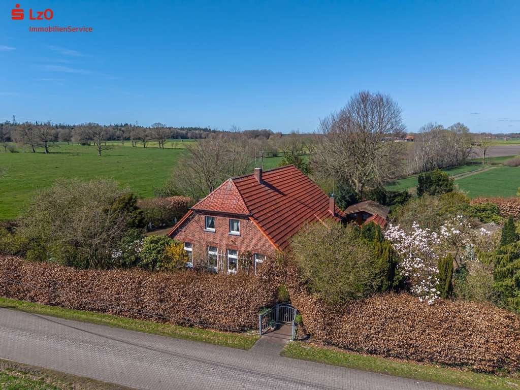Immobilie in Wiefelstede - Charmantes Landhaus in traumhafter ländlicher Lage von Wiefelstede - Bild 0