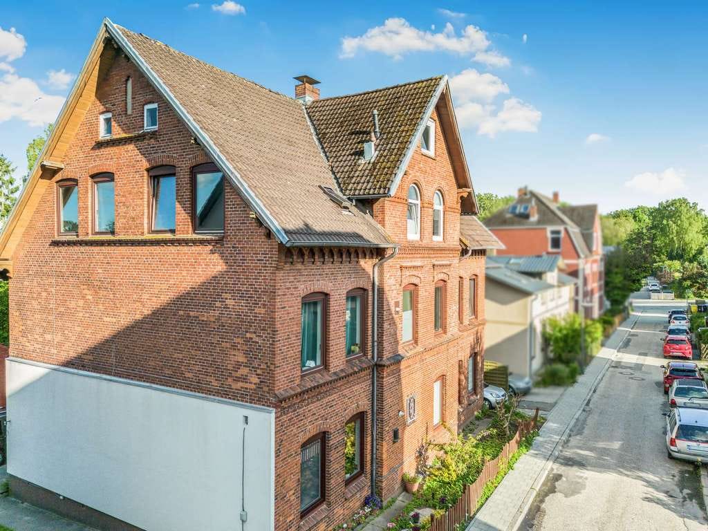 Immobilie in Kiel - Renditestark investieren: Voll vermietetes Mehrfamilienhaus mit Faktor 15,70 - Bild 3
