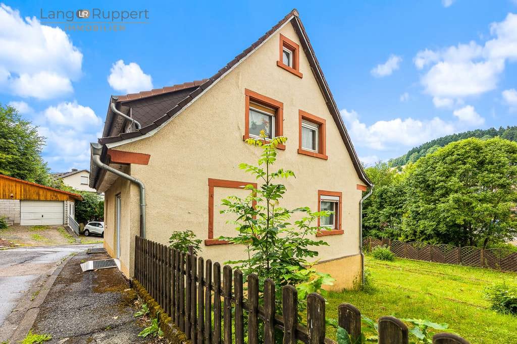 Immobilie in Wald-Michelbach - Familienfreundliches Wohnen mit Garten, Garage und Entwicklungspotenzial - Bild 1