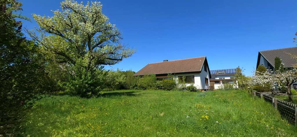 Immobilie in Nufringen - 1279 m² Freiraum in Bestlage: Substanz, Platz und Solar-Potenzial! - Bild 0