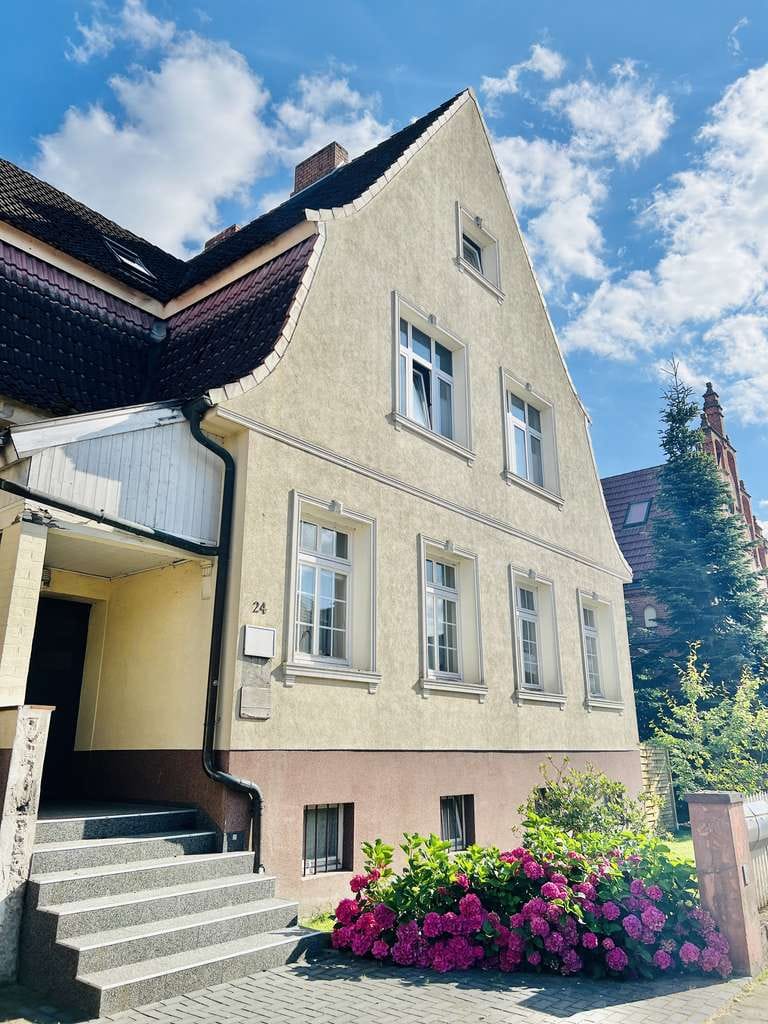 Immobilie in Hagenow - Villenartiges Mehrfamilienhaus mit drei Wohneinheiten in begehrter Lage von Hagenow - Bild 1