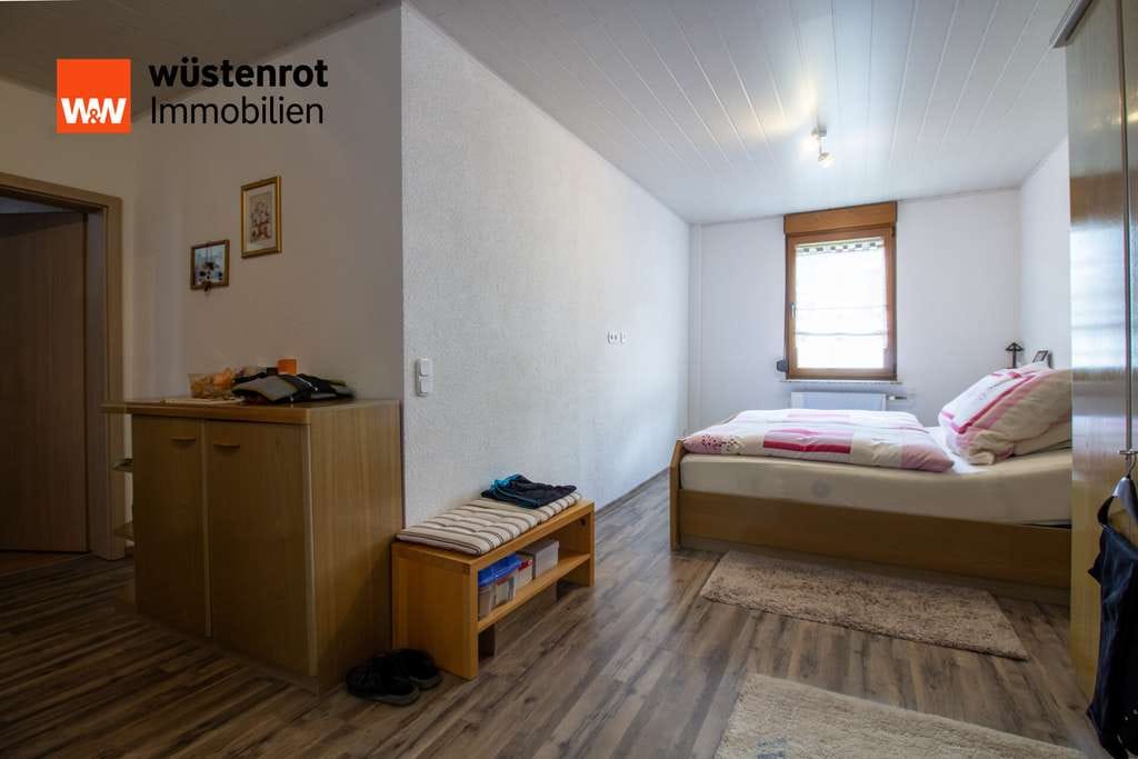 Immobilie in Lorsch - Vielseitiges Wohnhaus mit modernisiertem Dachgeschoss ** provisionsfrei für Käufer ** - Bild 4