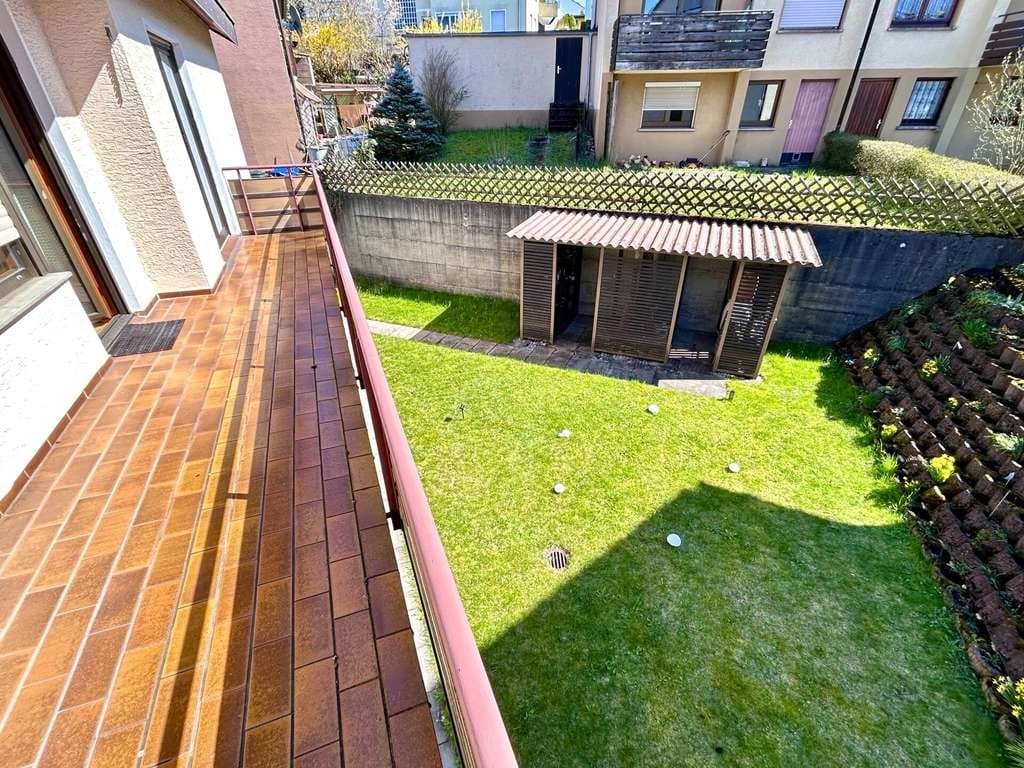 Immobilie in Altbach - Gepflegtes Zweifamilienhaus mit Garten, großer Terrasse und Doppelgarage - Bild 2