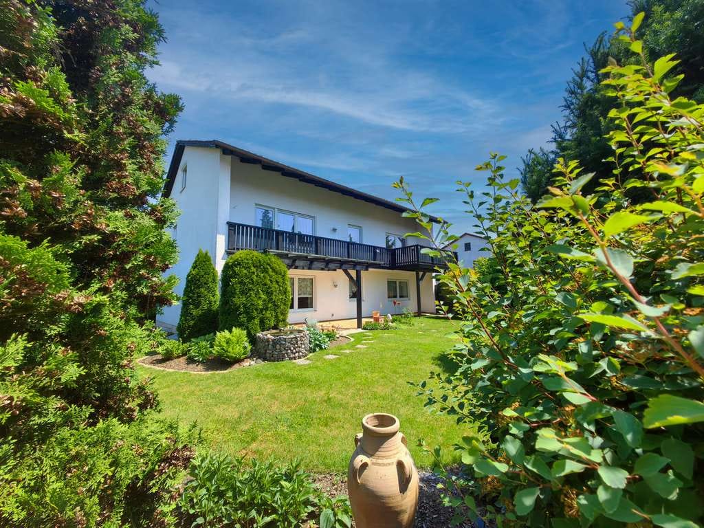 Immobilie in Tacherting - Modernisiertes Mehrfamilienhaus zur Selbstnutzung oder Anlage - Bild 2