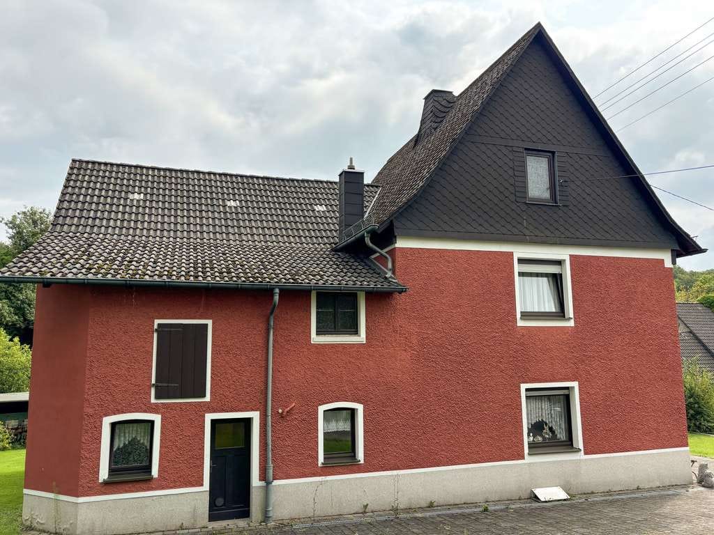 Immobilie in Hamm (Sieg) - Ruhig gelegenes Einfamilienhaus mit Garten, zwei Garagen und Scheune in idyllischer Lage! - Bild 1