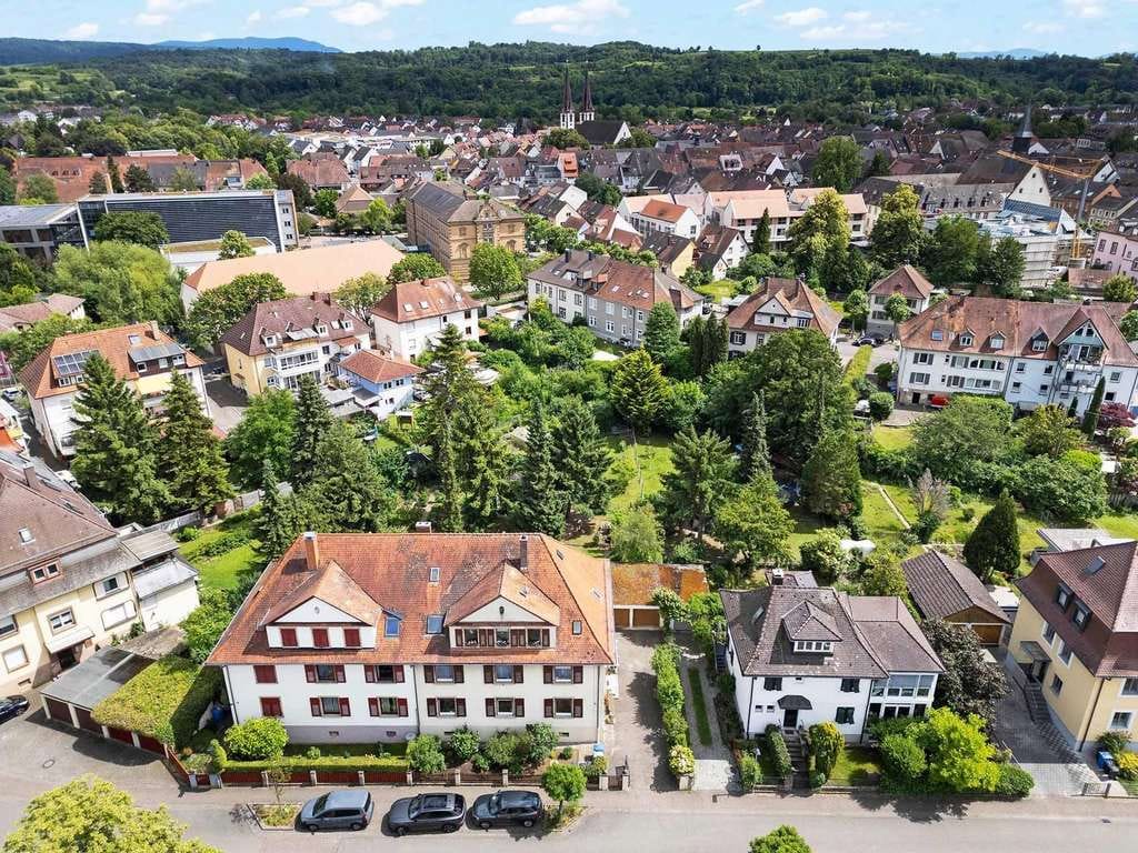Immobilie in Kenzingen - Charmantes Mehrfamilienhaus mit großem Garten in Kenzingen - Bild 1
