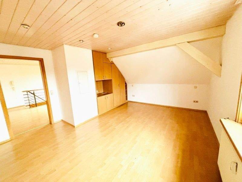 Immobilie in Radolfzell am Bodensee - zu Fuss in die Stadt -   SOFORT FREI: Maisonette-Wohnung (3,5 Zimmer) im 1. OG  mit EBK und Stellplatz  - Bild 3