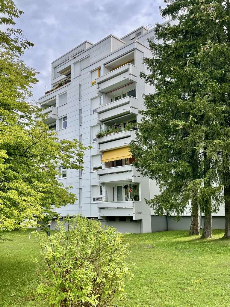 Immobilie in Ottobrunn - Günstig zum Selbstrenovieren unter 5.000.-/ qm, mit sonniger Loggia und schönem Ausblick - Bild 1