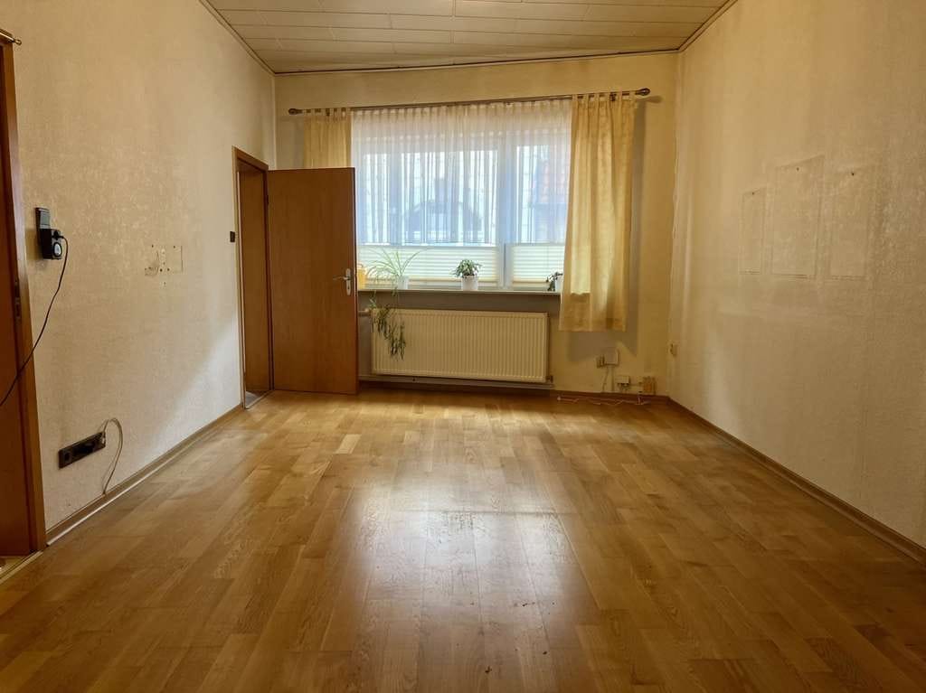 Immobilie in Heide - Historisches Wohnhaus mit separatem Zugang und Gestaltungsspielraum für individuelle Wohnkonzepte - Bild 3