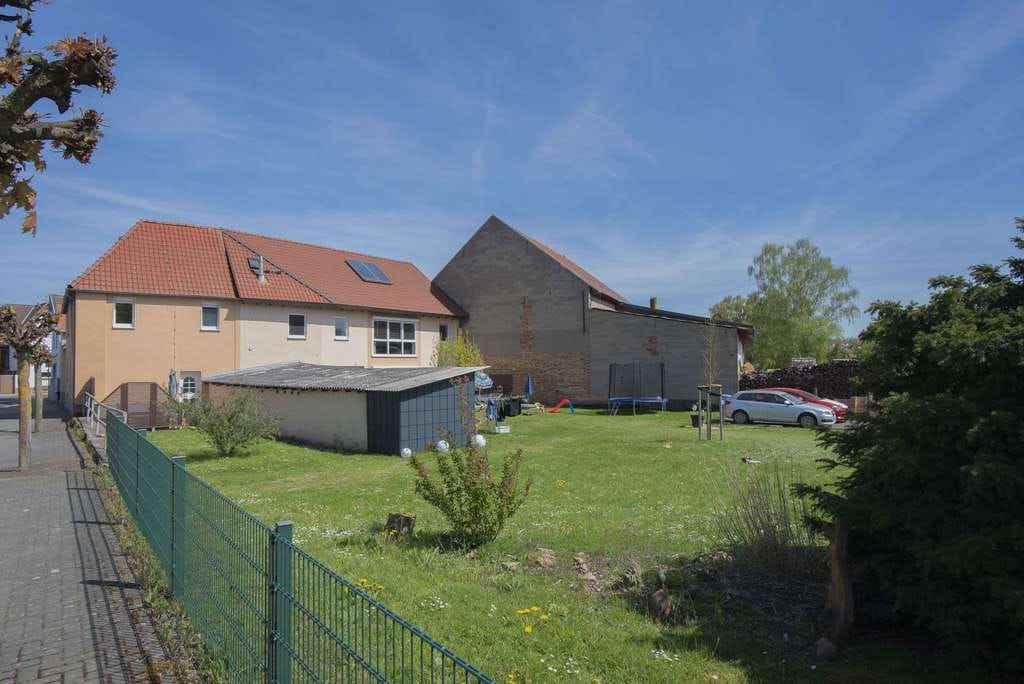 Immobilie in Rockenberg - 1A-Kapitalanlage:  2 Häuser, Nebengebäude, Baugrund, umschlossener Innenhof, Garten. Top vermietet! - Bild 1