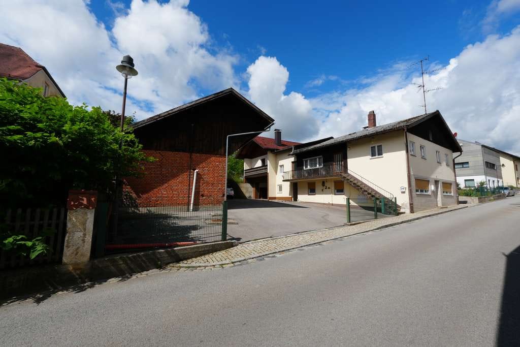 Immobilie in Tann - Wohnhaus mit Anbau – drei Wohnungen - Bild 0