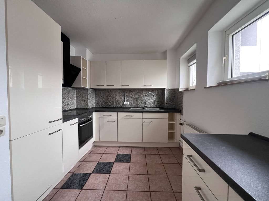 Immobilie in Bensheim - Provisionsfrei! Leerstehende 2-Zi.-Wohnung mit Wohnküche, Balkon & Aufzug, Stellplatzoption, Toplage - Bild 4