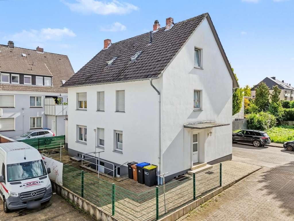 Immobilie in Beckum - Mehrfamilienhaus mit 3 Wohneinheiten, Garage und Entwicklungspotenzial in Beckum - Bild 2