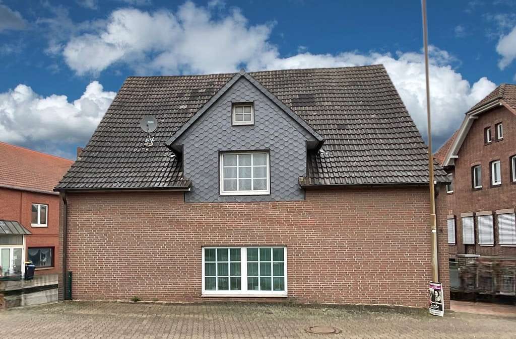 Immobilie in Lindhorst - Einfamilienhaus mit Werkstatt in zentraler Lage von Lindhorst - Bild 0