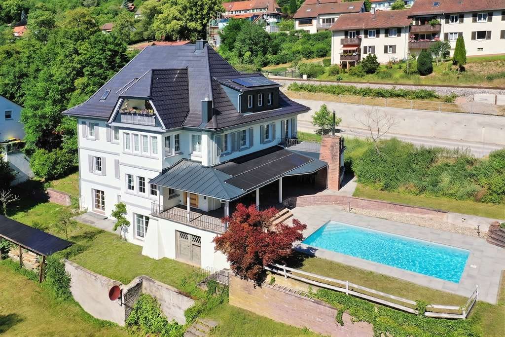 Immobilie in Calw - Eleganz trifft Lebensqualität für zwei bis drei Parteien – historische Stadtvilla mit mediterrane... - Bild 0