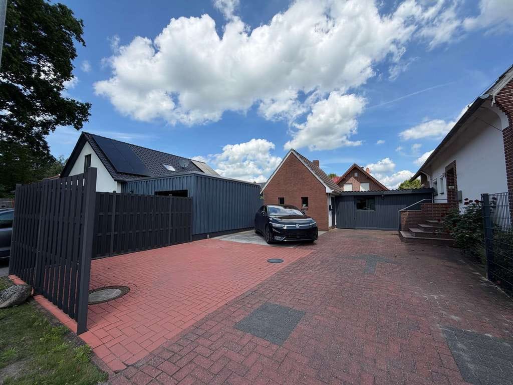 Immobilie in Hude (Oldenburg) - Modernisiertes Zweifamilienhaus–bestehender Energieausweis stammt aus der Zeit vor der Kernsanierung - Bild 2