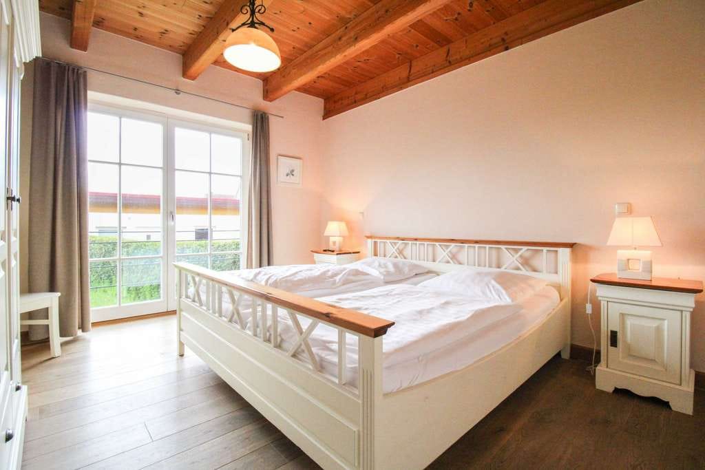 Immobilie in Gnoien - Zeitlose Eleganz trifft ländliche Idylle: Exklusive Doppelhaushälfte mit traumhaftem Grundstück - Bild 3