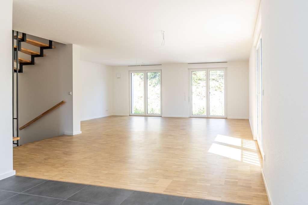 Immobilie in Owen - Direkt einziehen ! Alles inklusive ! Eckhaus Neubau Reihenhaus mit Blick auf die Burg Teck - Bild 0