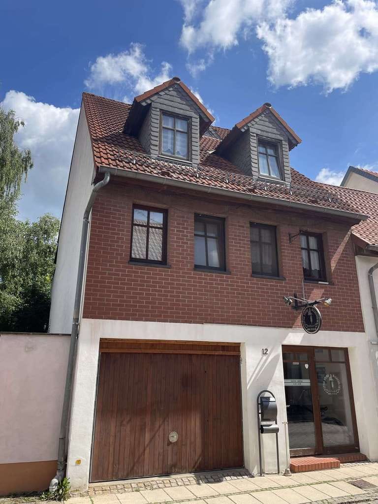 Immobilie in Haldensleben - Großzügiges Wohnhaus mit Garage und Garten im Zentrum von Haldensleben - Bild 0