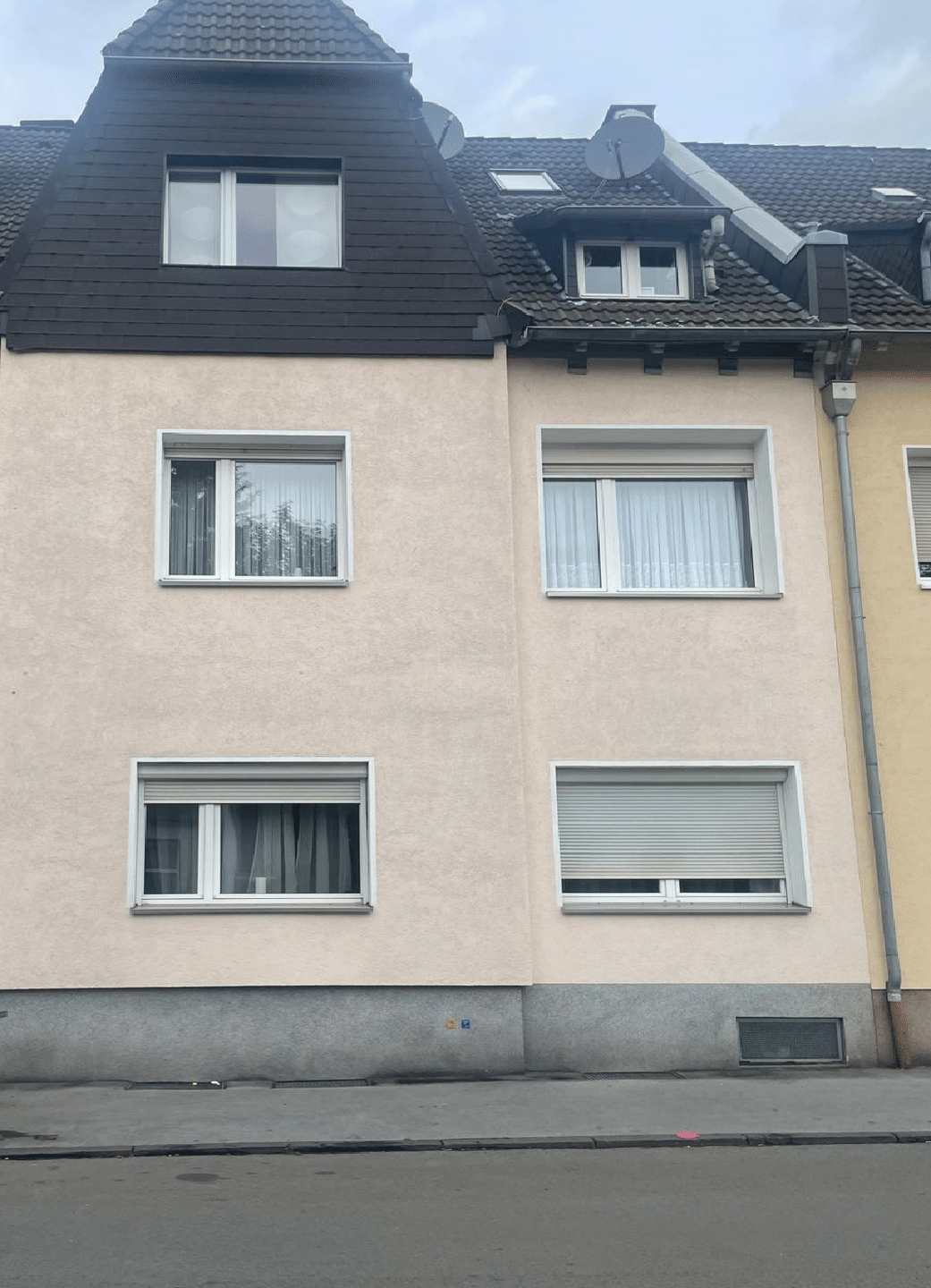 Immobilie in Schwerte - Solides 3-Fam.-Haus mit Balkone, Terrasse und Garten... Nähe Schwerte-Zentrum - Bild 0