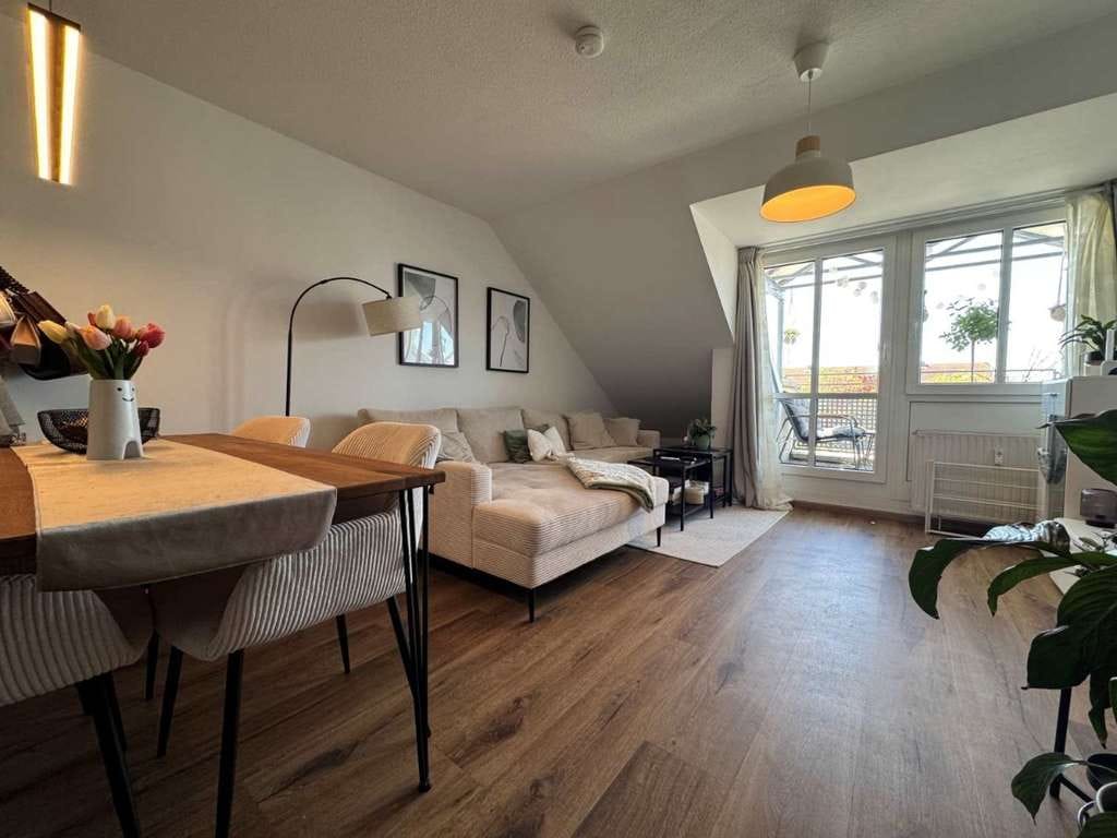 Immobilie in Poing - Anlageobjekt - ruhige 3 Zi. Dachgeschoß-Wohnung mit sonnigen West-Balkon - Bild 2