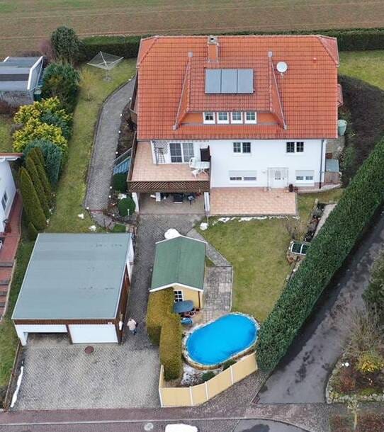 Immobilie in Schrecksbach - Alsfeld-Hessen: Traumhaus zum Traumpreis, mit 3 Wohnungen, 2 Garagen und Swimmingpool - Bild 0