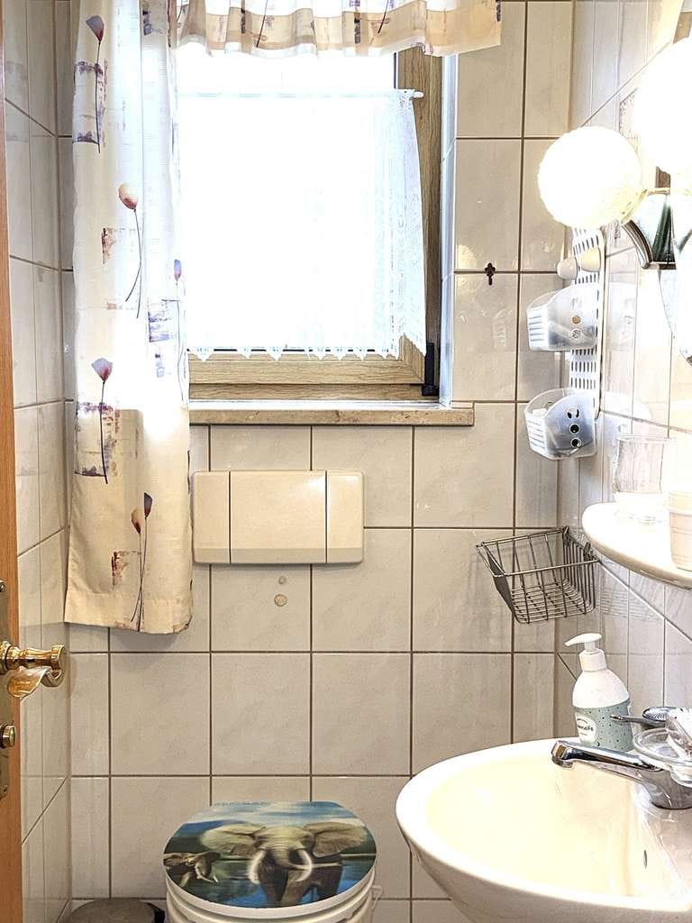 Immobilie in Untermeitingen - Extravagantes Haus mit zwei Wohnungen, Wintergarten, Terrasse und Garage in Untermeitingen zu kaufen - Bild 4