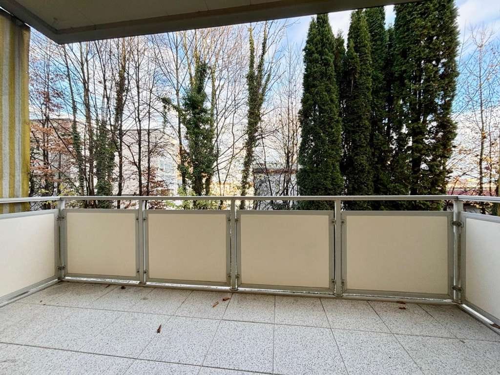 Immobilie in Friedrichshafen - Charmante 3,5 Zimmer Hochparterre-Wohnung mit Balkon - Bild 1