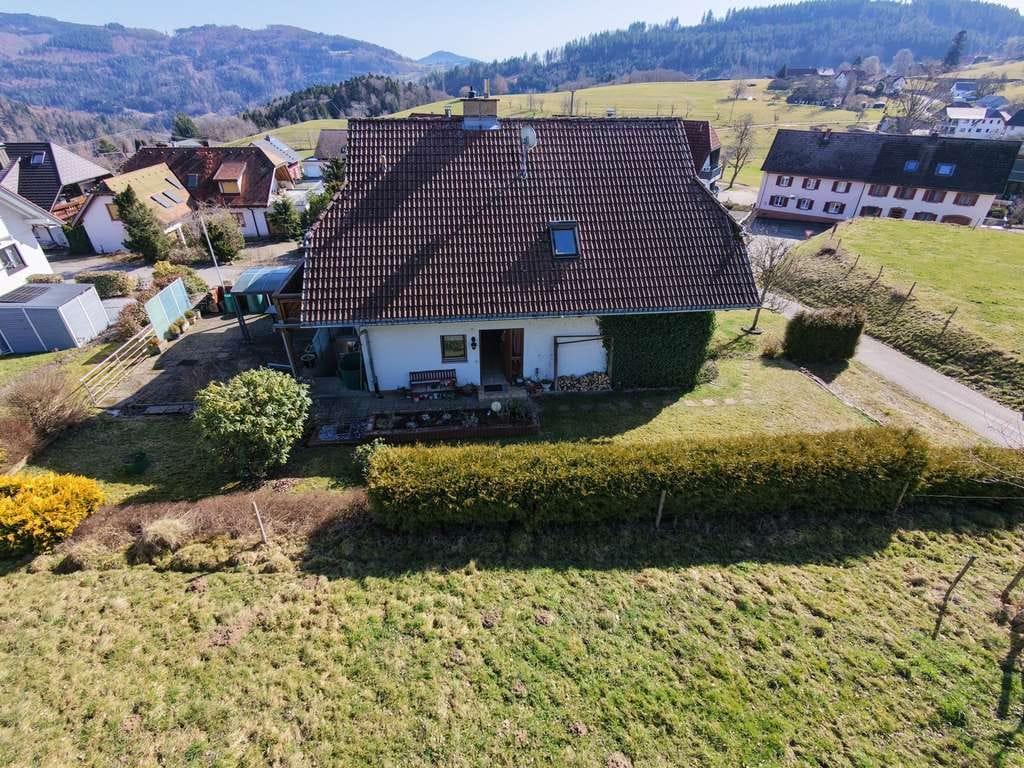 Immobilie in Kleines Wiesental - Großzügiges Einfamilienhaus mit Einliegerwohnung in exponierter Aussichtslage von Sallneck - Bild 0
