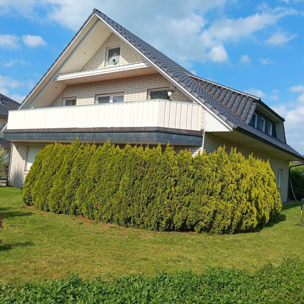 Immobilie in Hatten - Provisionsfrei! Großzügiges Zweifamilienhaus in ruhiger Lage - Bild 1
