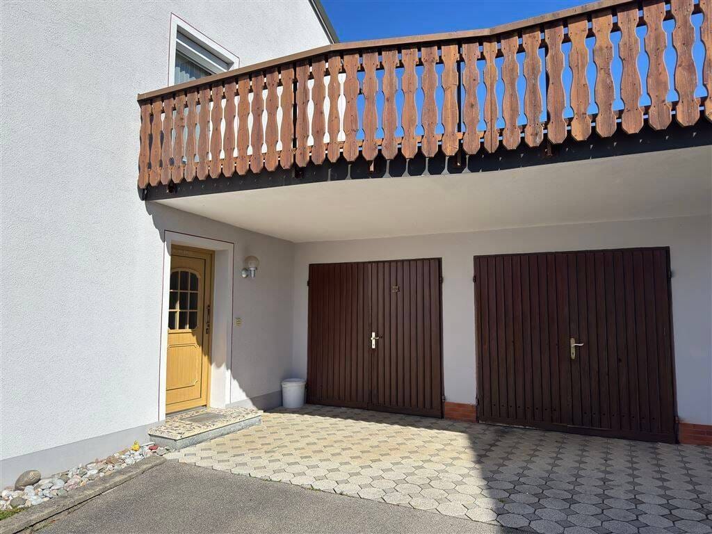 Immobilie in Burgkirchen an der Alz - Zweifamilienhaus mit Einliegerwohnung, großem Garten und viel Potenzial - Bild 1
