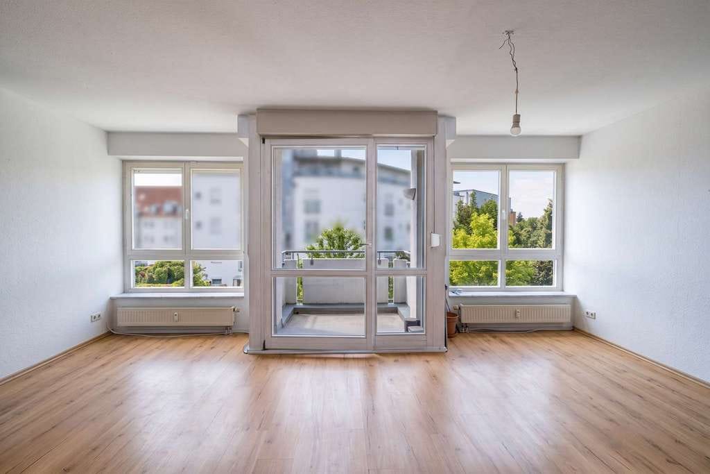 Immobilie in Laupheim - Rentabel! Helle 1,5 Zimmer-Eigentumswohnung mit Ausblick und tollem Westbalkon - Bild 0