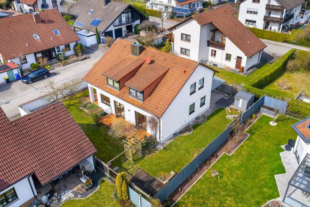 Immobilie in Kissing - Gepflegtes 2-Familienhaus mit großem Garten in ruhiger Lage von Kissing! - Bild 1